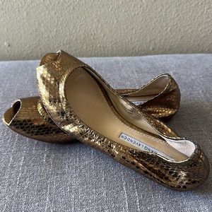 Vera Wang Lavender Gold Peep Toe Ballet Flats Size 6